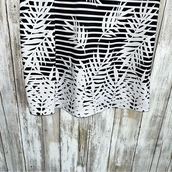 41 Hawthorn Black & White Stripe Palm Sleeveless Blouse - Picture 2 of 5